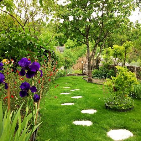 Le Petit Jardin Yoyo Hotel Monts Екстериор снимка